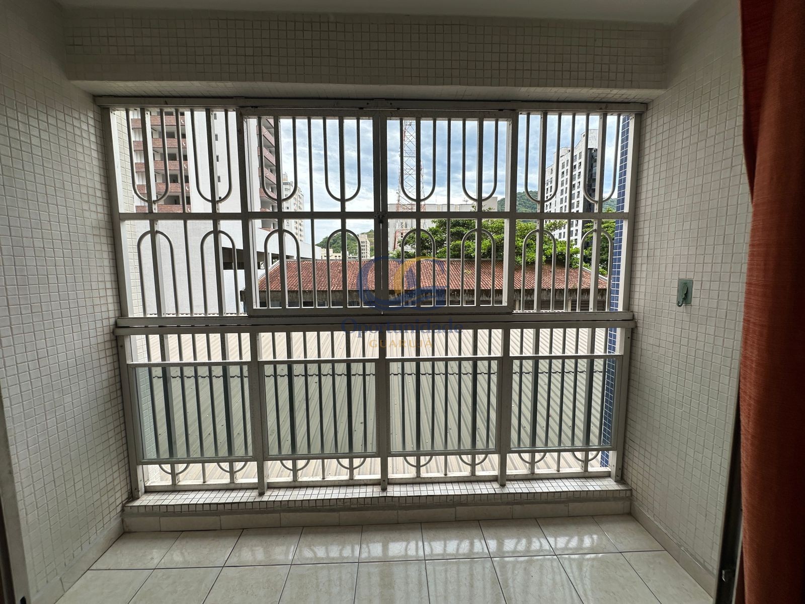 Apartamento na Praia das Pitangueiras, Guarujá - SP