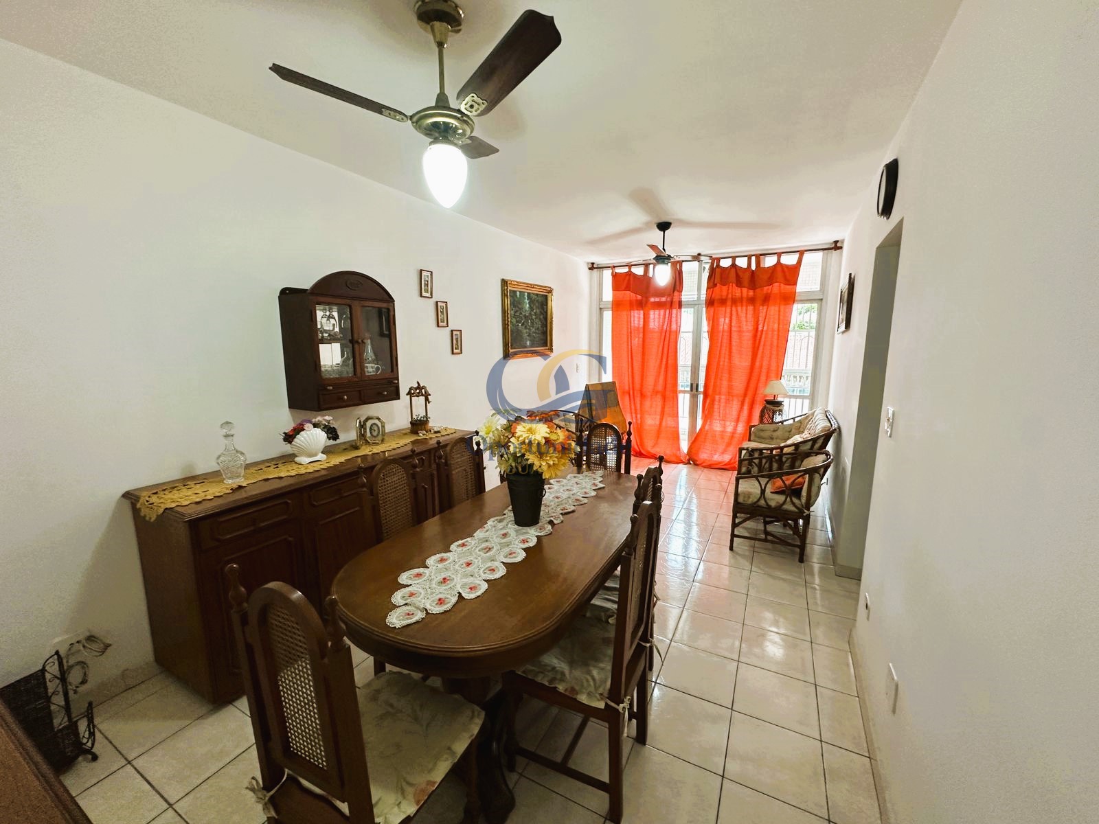 Apartamento na Praia das Pitangueiras, Guarujá - SP