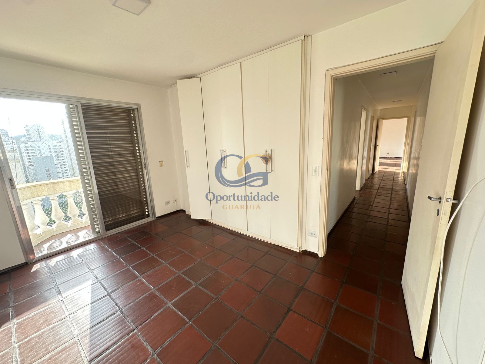 Apartamento na Praia das Pitangueiras, Guarujá - SP