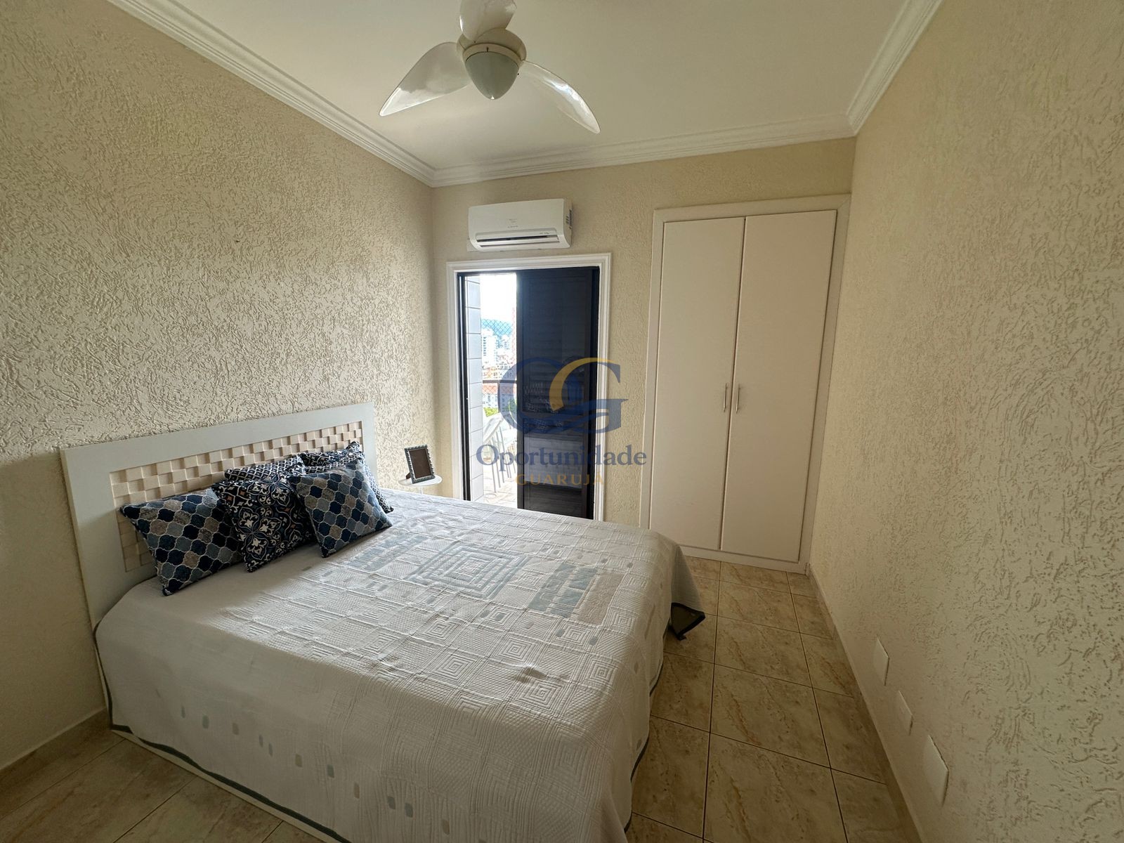 Apartamento na Praia da Enseada, Guarujá - SP