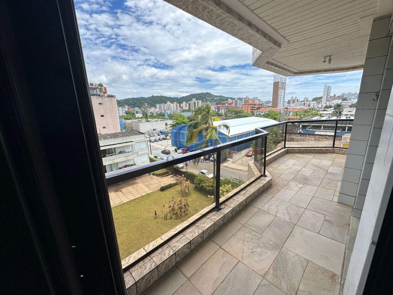 Apartamento na Praia da Enseada, Guarujá - SP