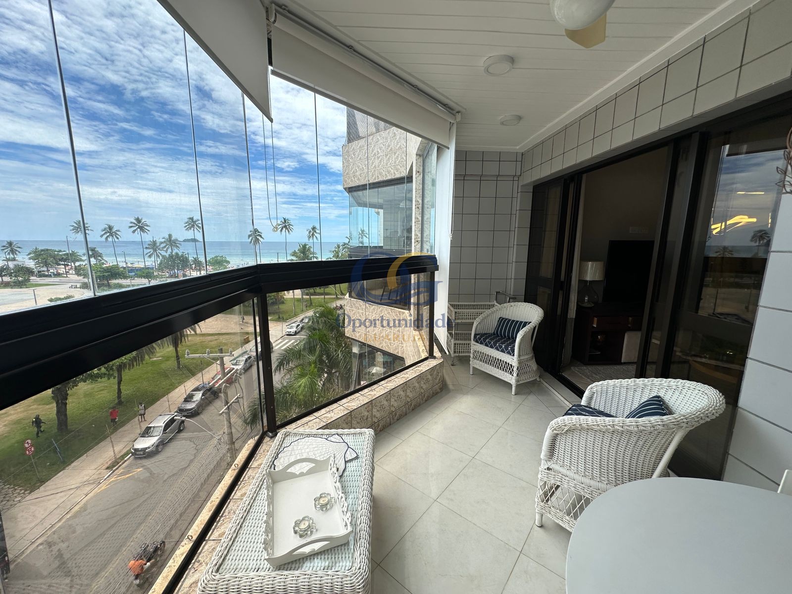 Apartamento na Praia da Enseada, Guarujá - SP
