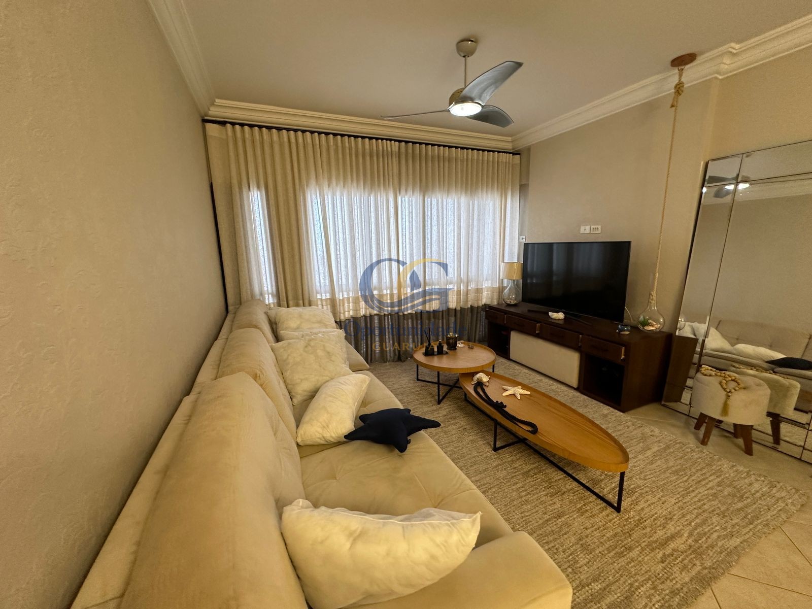 Apartamento na Praia da Enseada, Guarujá - SP