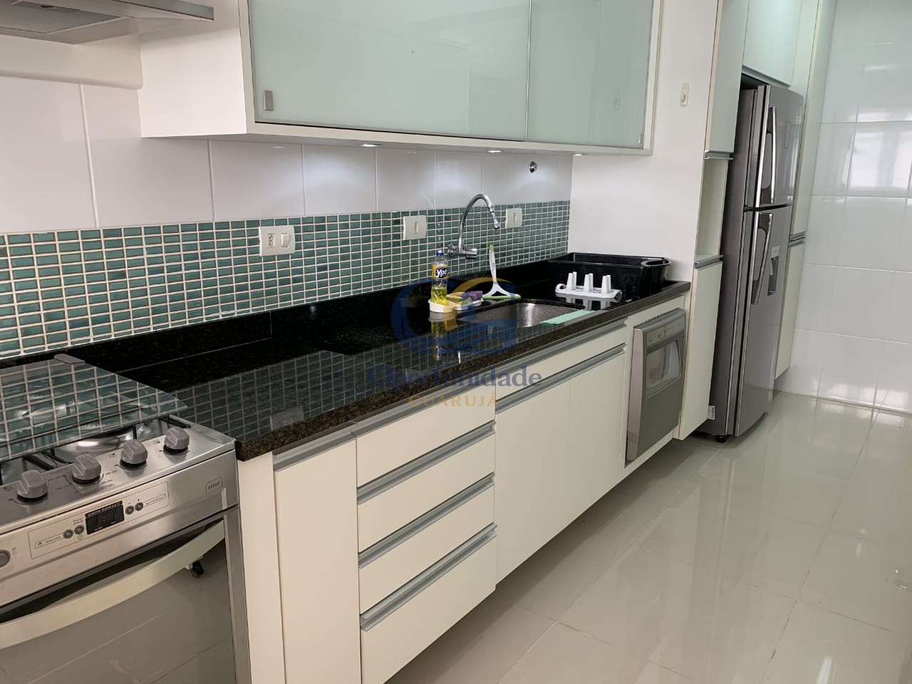 Apartamento na Praia das Pitangueiras, Guarujá - SP