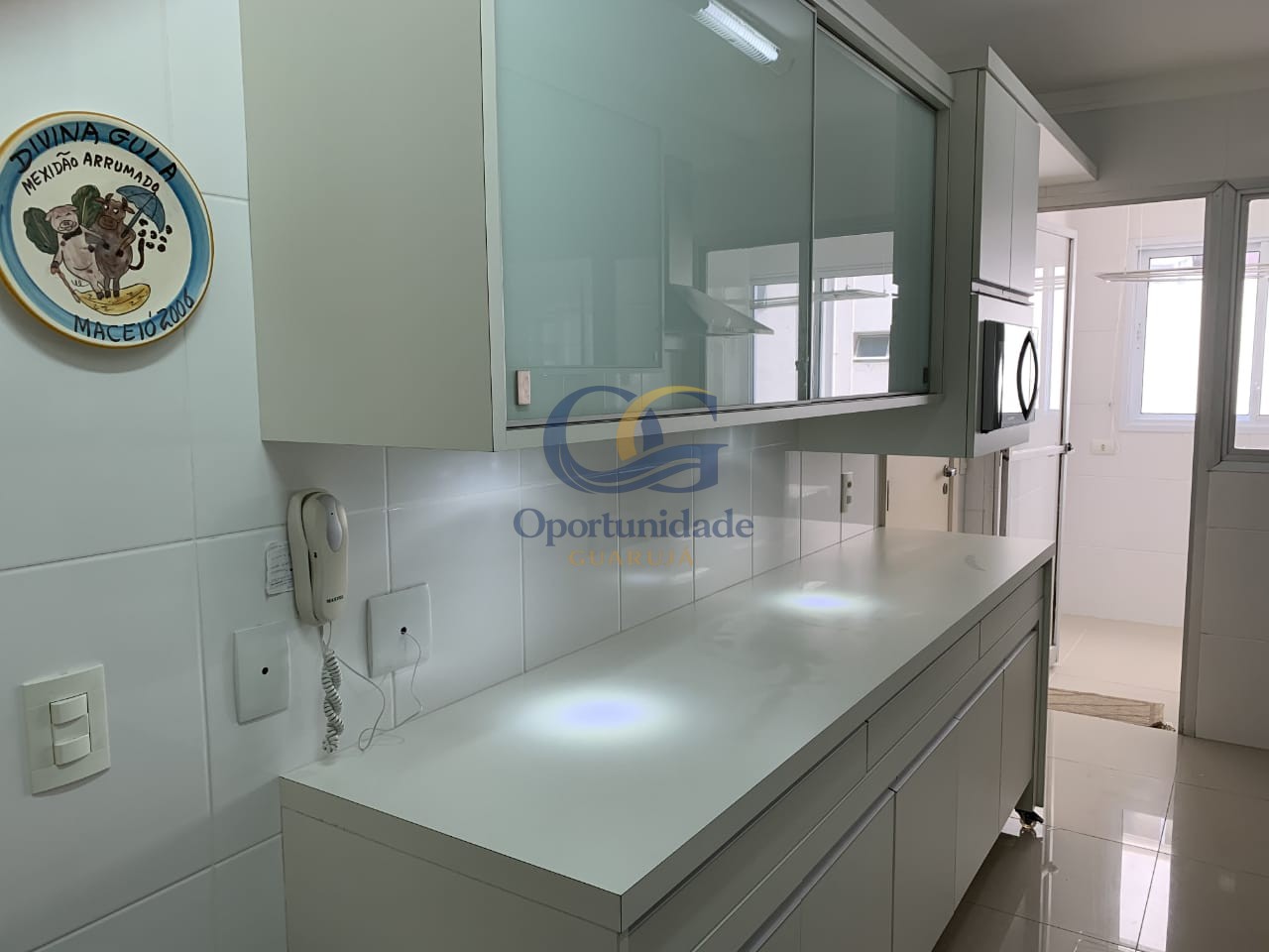 Apartamento na Praia das Pitangueiras, Guarujá - SP