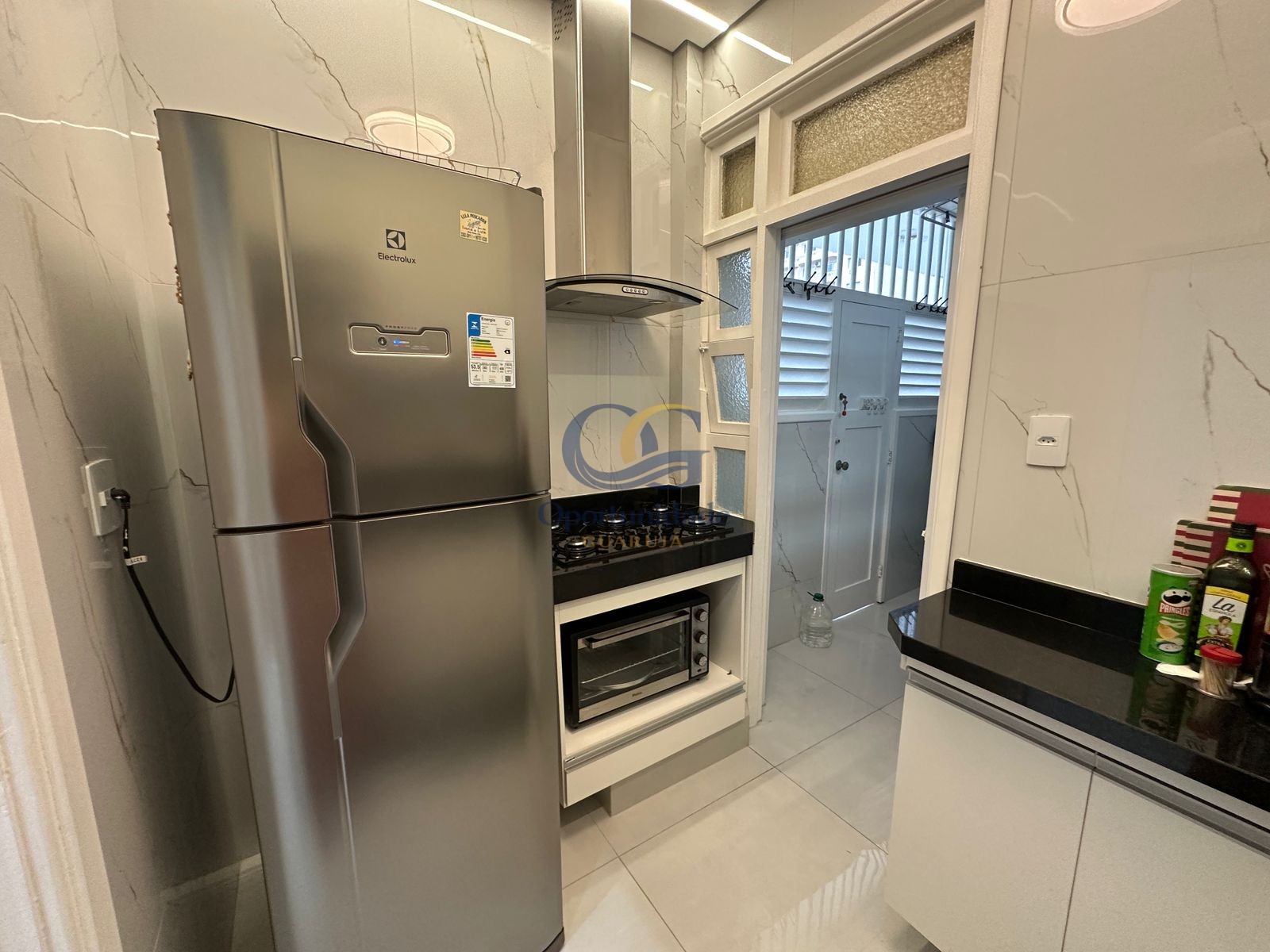 Apartamento na Praia das Pitangueiras, Guarujá - SP