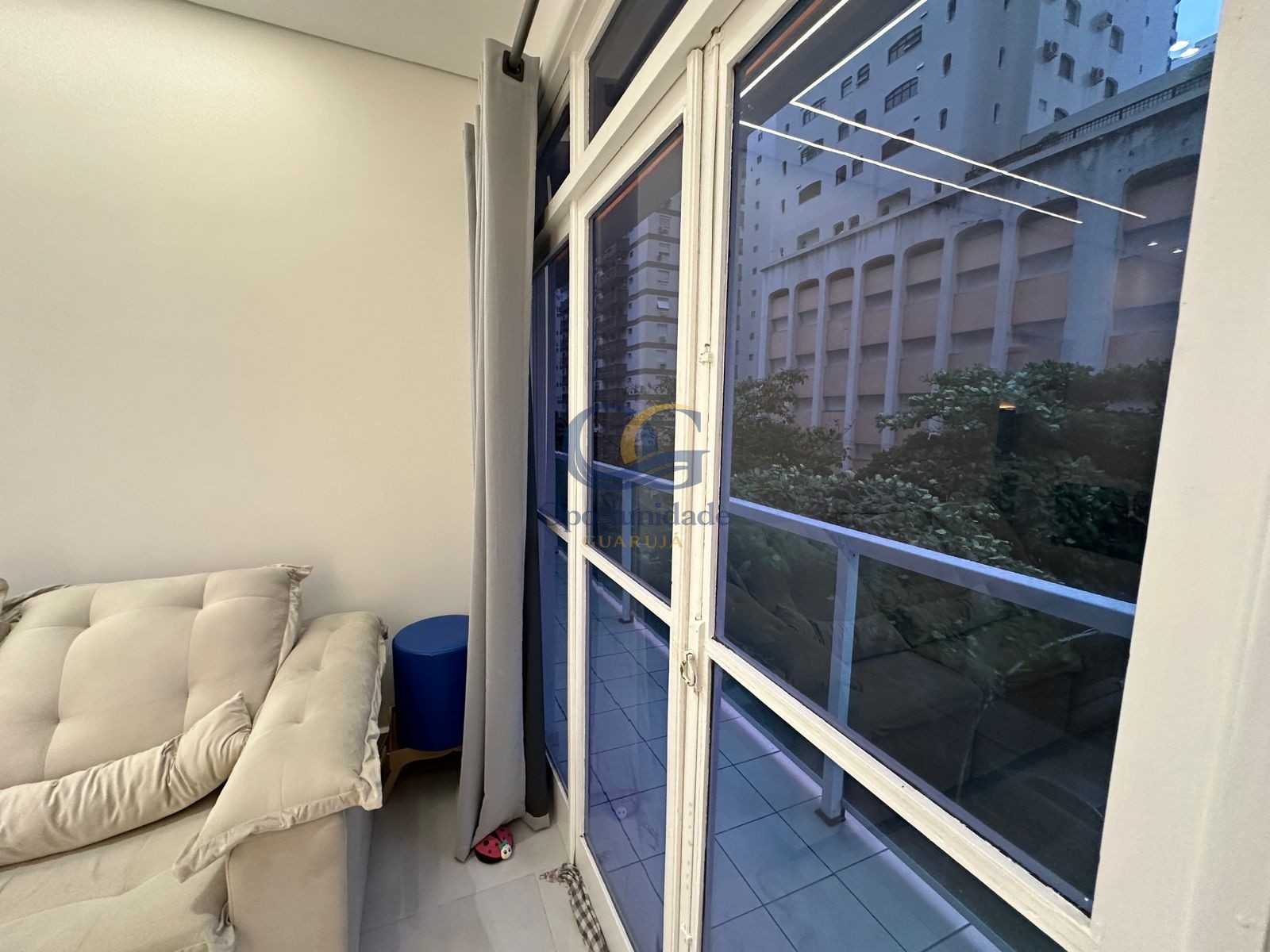 Apartamento na Praia das Pitangueiras, Guarujá - SP