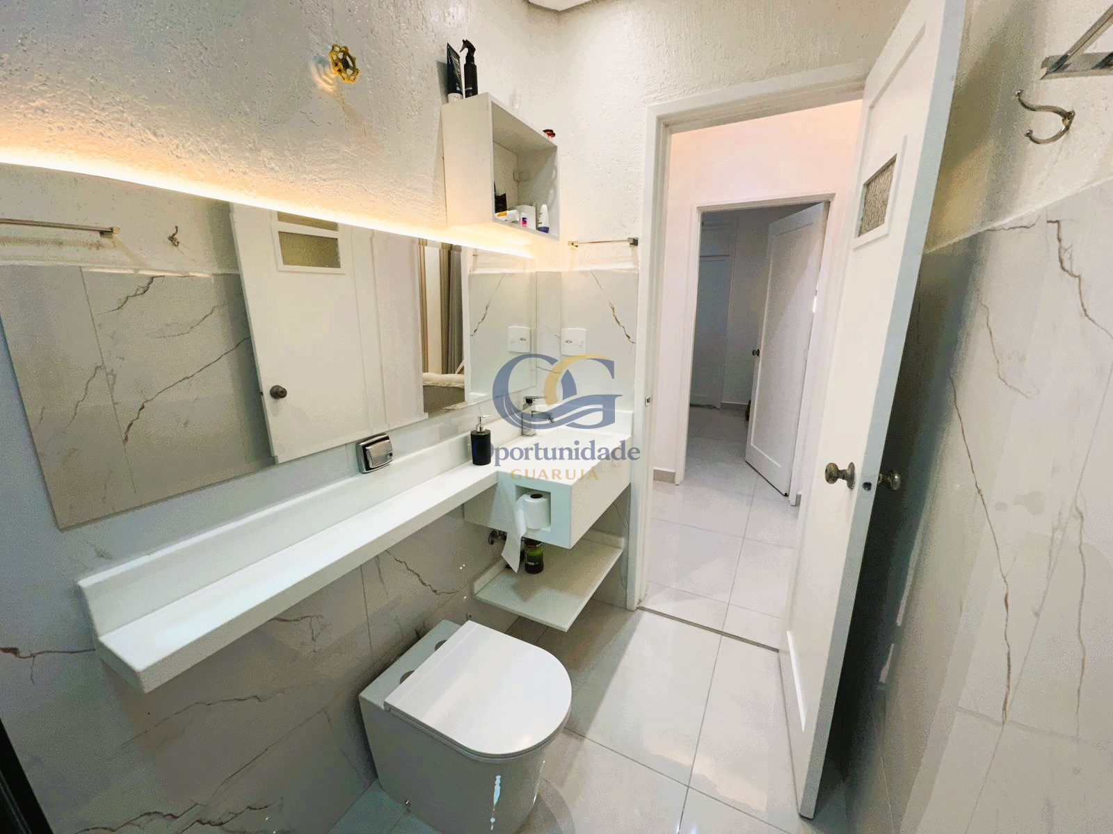 Apartamento na Praia das Pitangueiras, Guarujá - SP