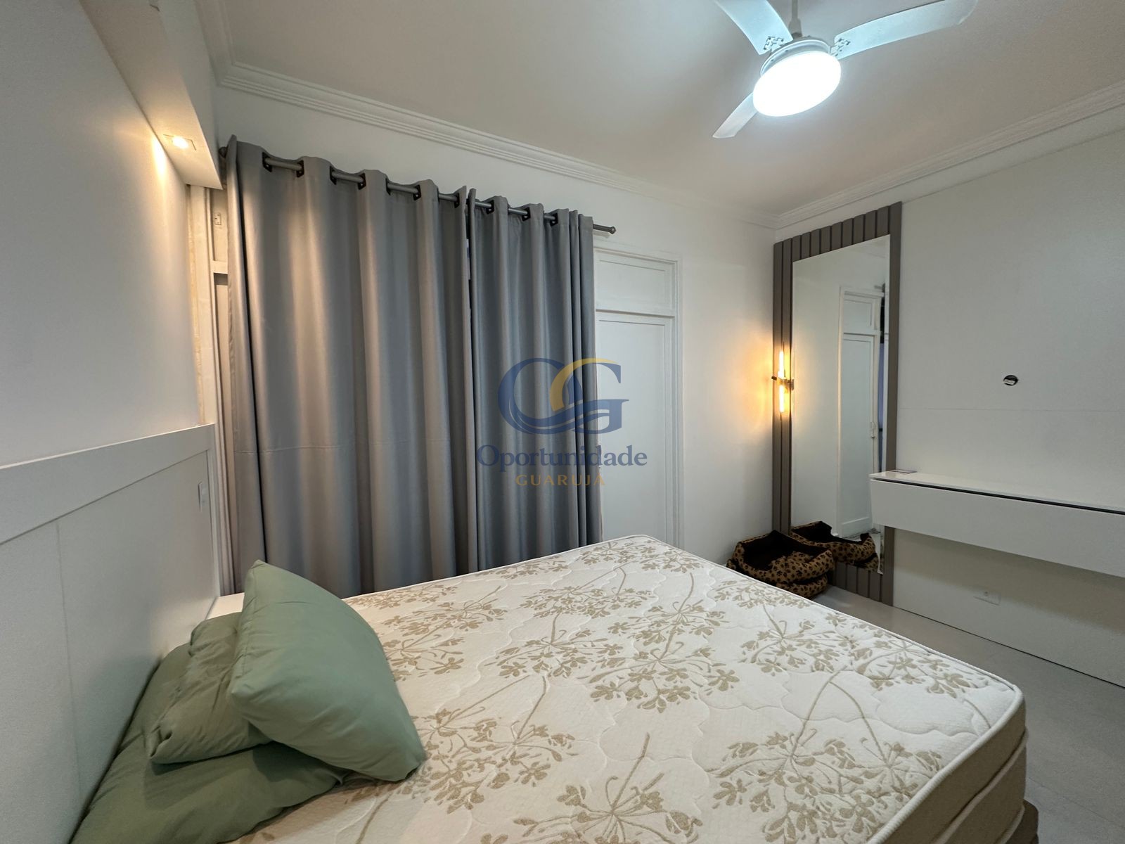 Apartamento na Praia das Pitangueiras, Guarujá - SP