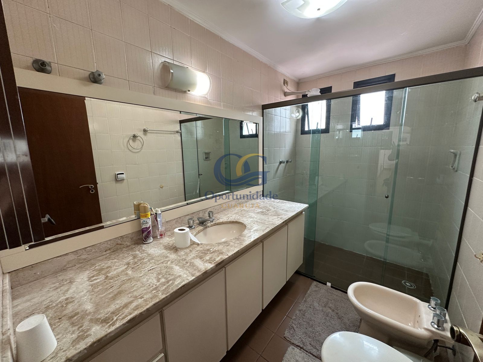 Apartamento na Praia das Pitangueiras, Guarujá - SP