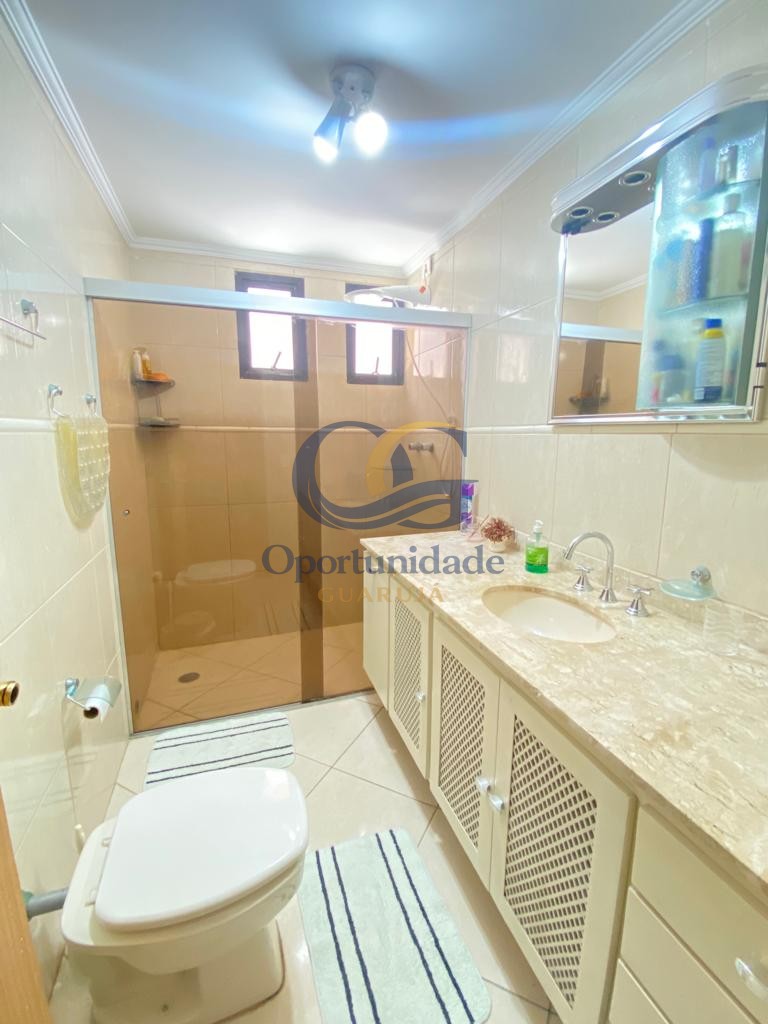 Apartamento na Praia das Pitangueiras, Guarujá - SP