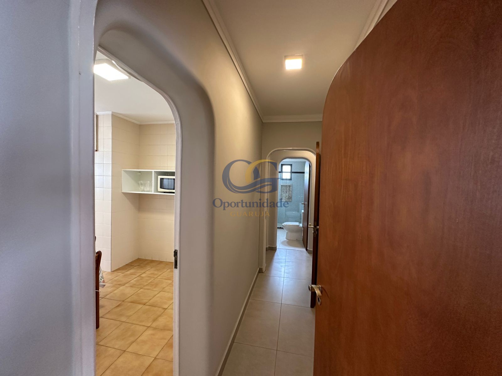 Apartamento na Praia das Pitangueiras, Guarujá - SP