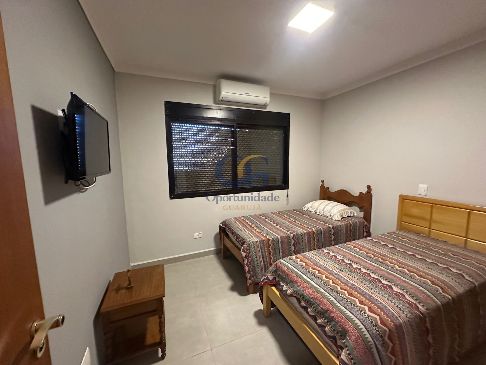 Apartamento na Praia das Pitangueiras, Guarujá - SP