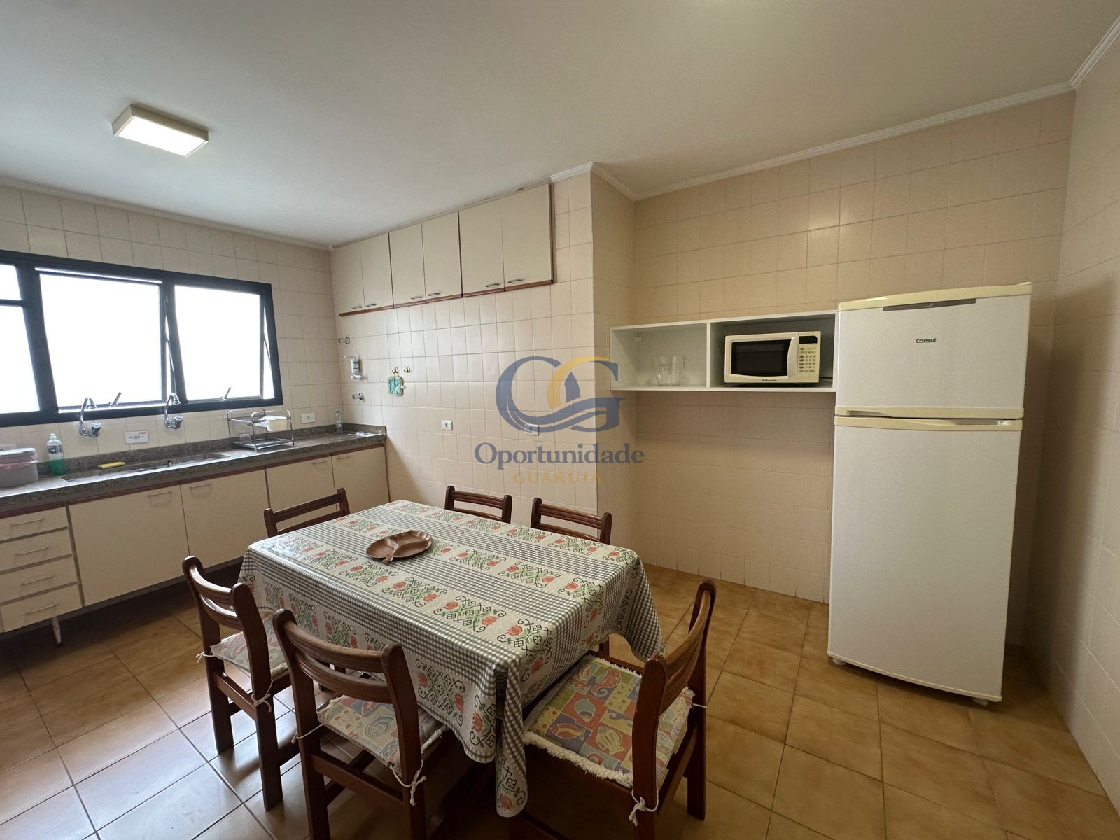 Apartamento na Praia das Pitangueiras, Guarujá - SP