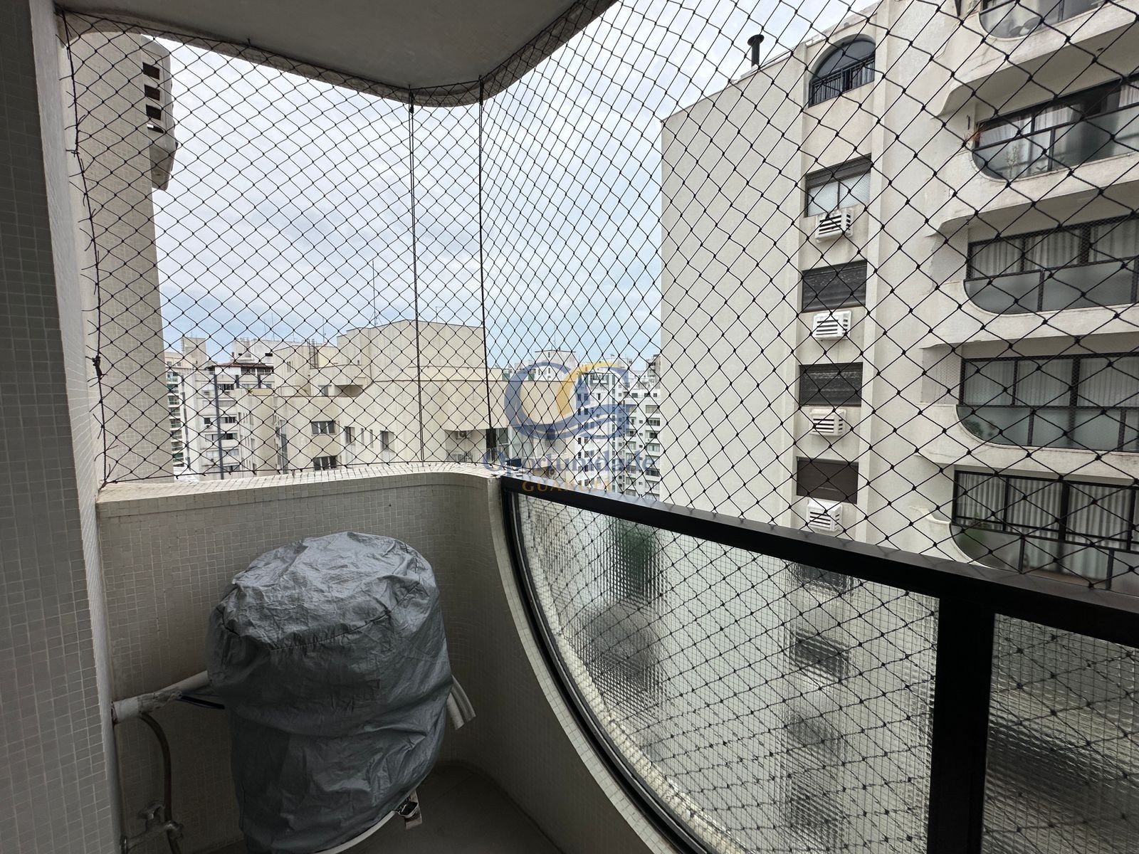 Apartamento na Praia das Pitangueiras, Guarujá - SP