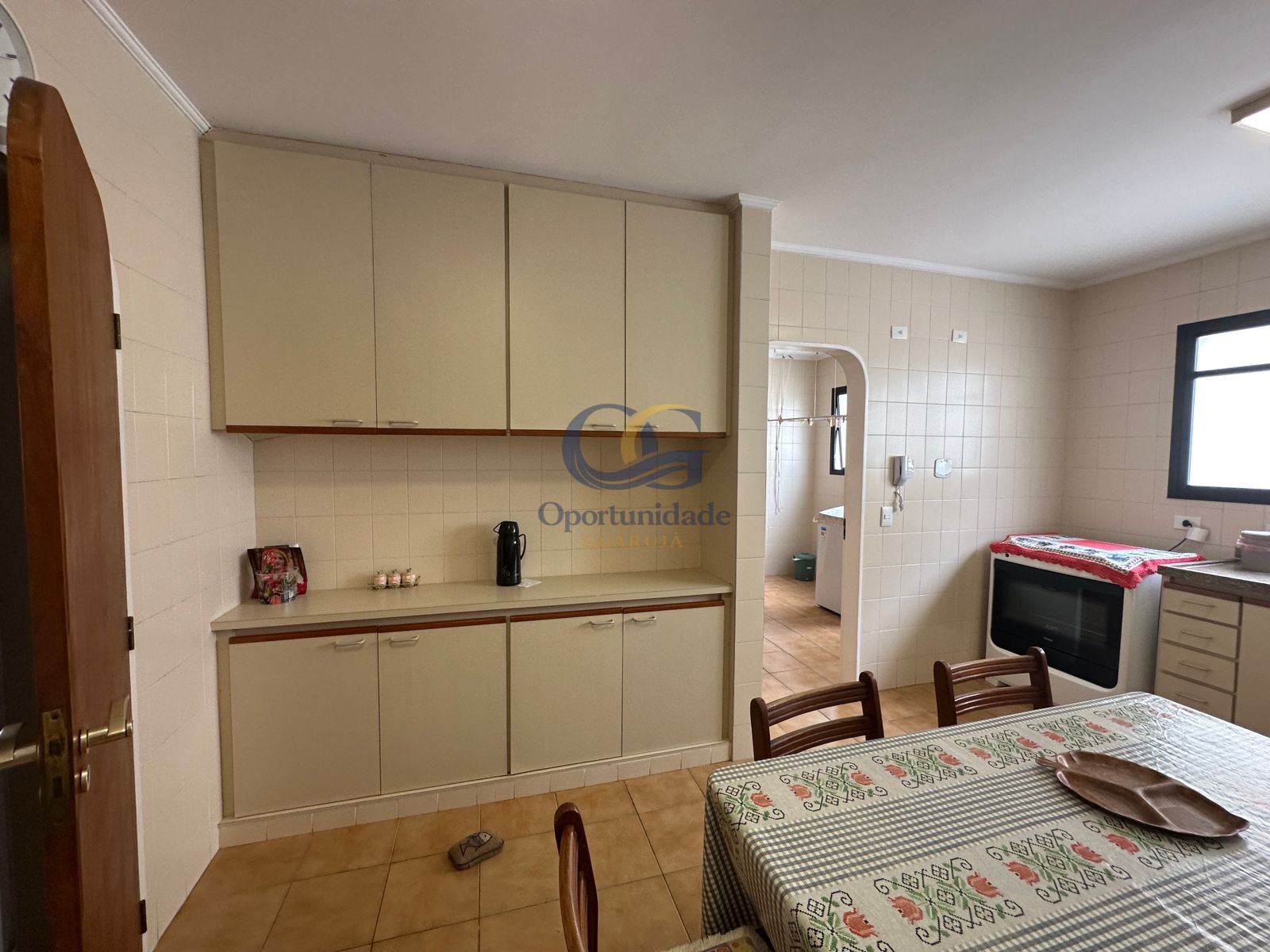 Apartamento na Praia das Pitangueiras, Guarujá - SP