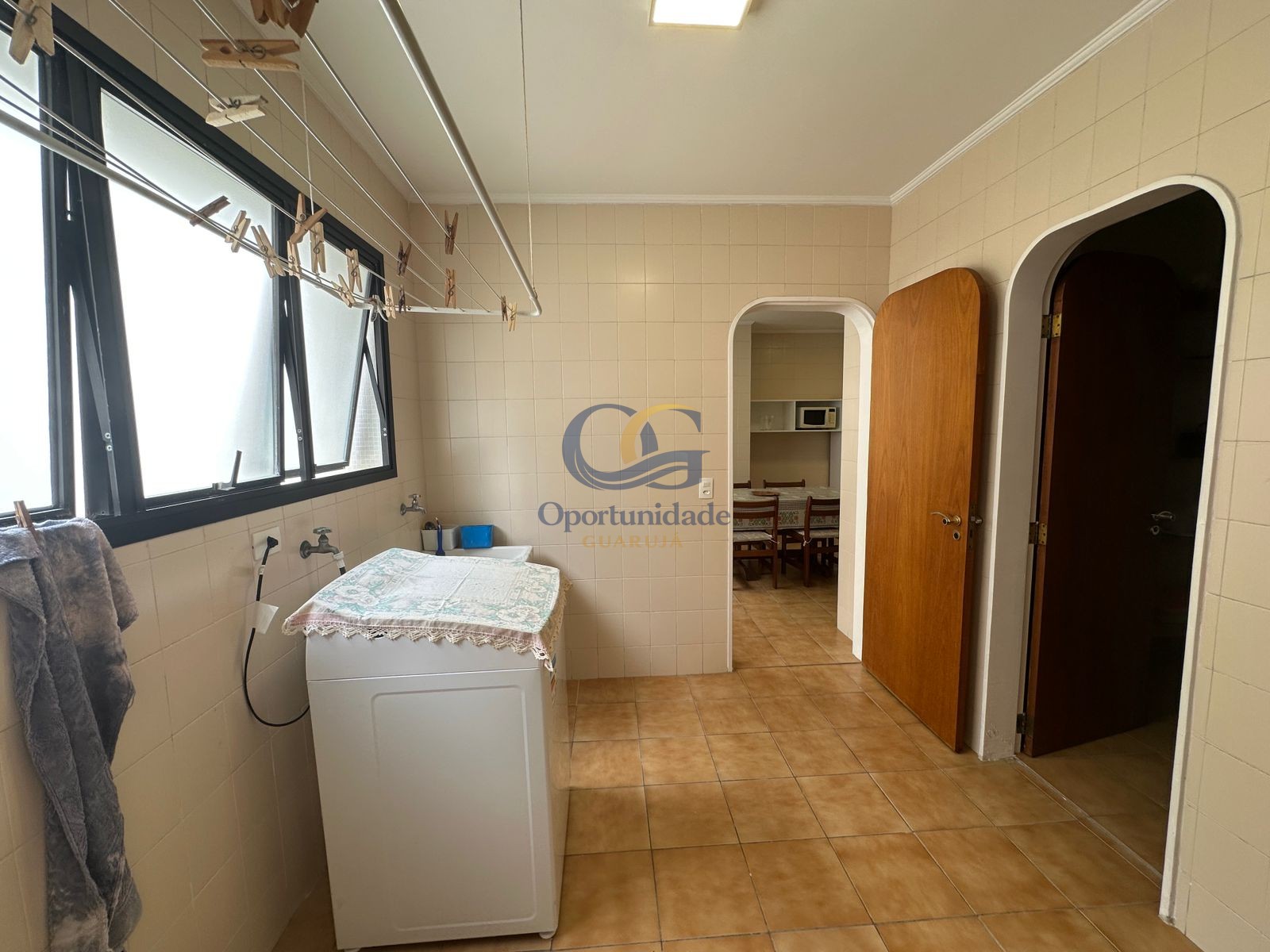 Apartamento na Praia das Pitangueiras, Guarujá - SP