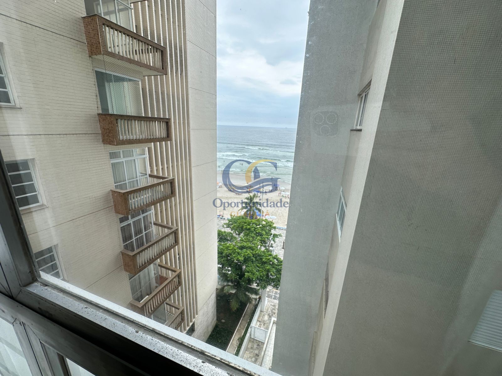 Apartamento Frente ao Mar, Praia Pitangueiras, Guarujá - SP