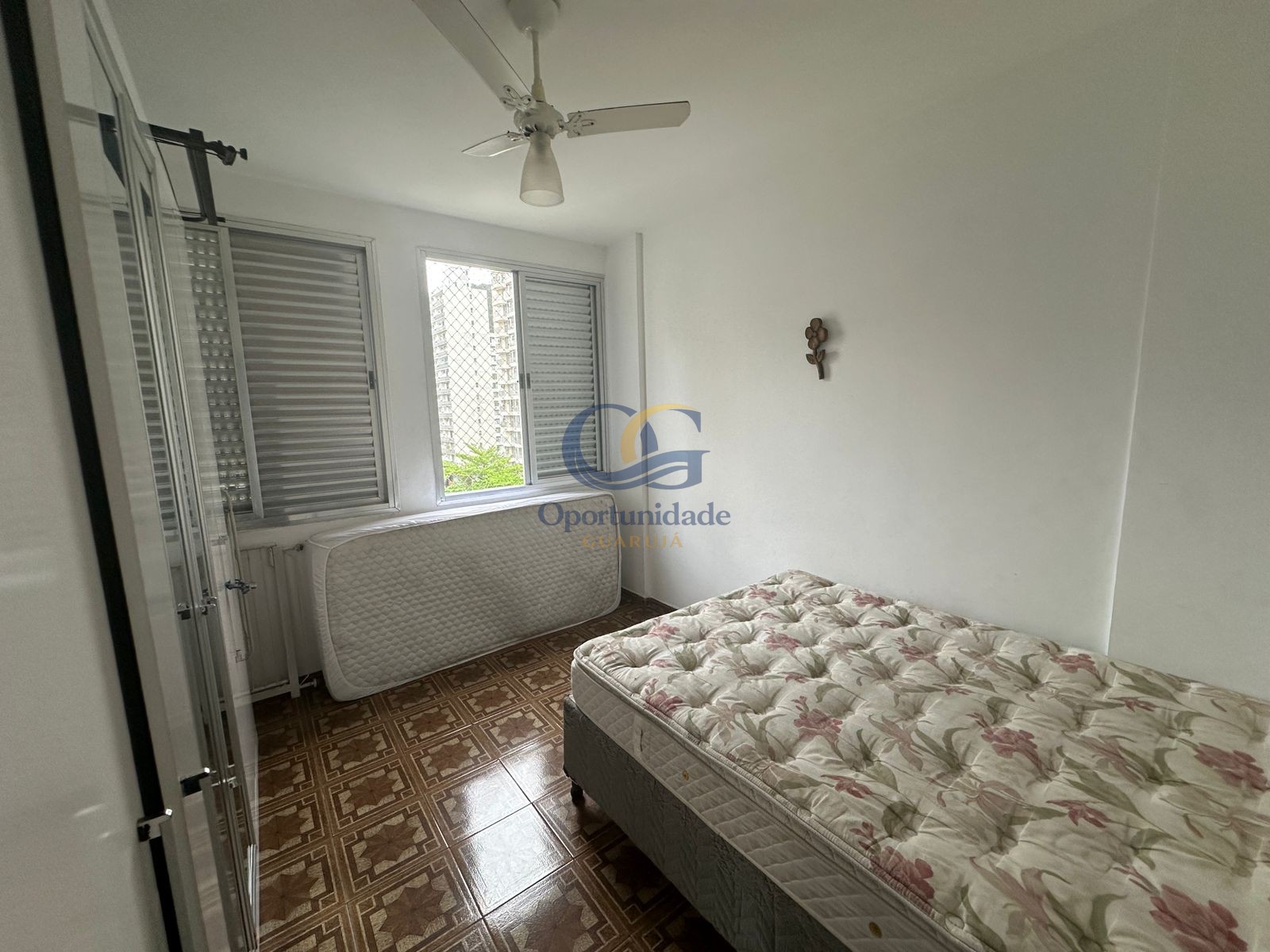Apartamento na Praia das Pitangueiras, Guarujá - SP