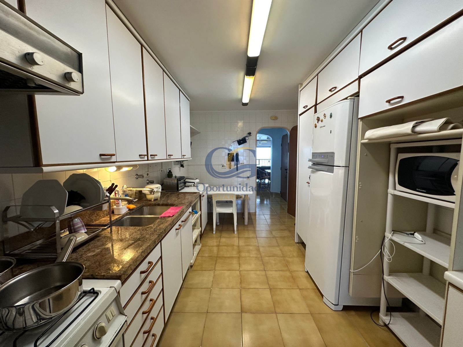 Apartamento na Praia das Pitangueiras, Guarujá - SP