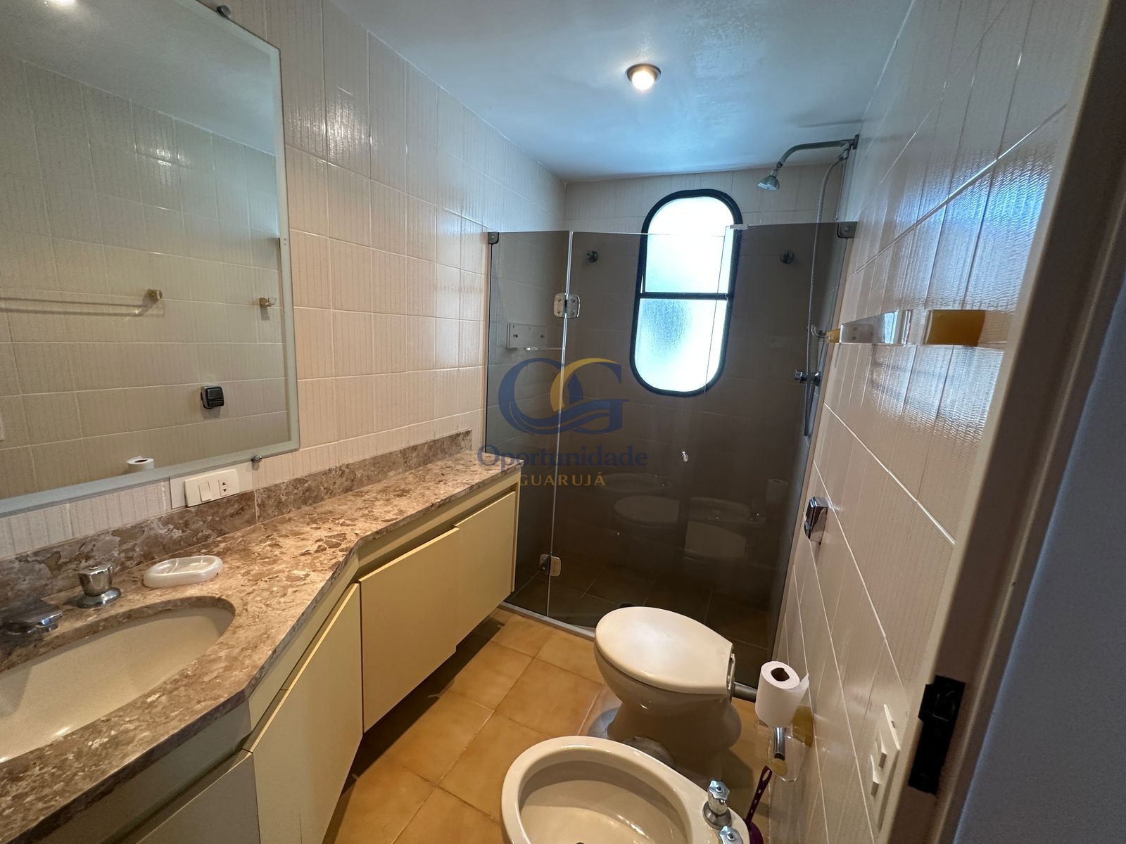 Apartamento na Praia das Pitangueiras, Guarujá - SP