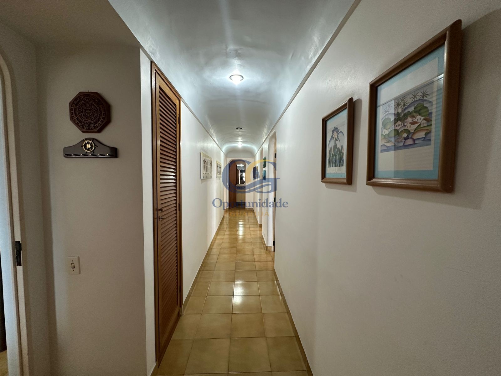 Apartamento na Praia das Pitangueiras, Guarujá - SP