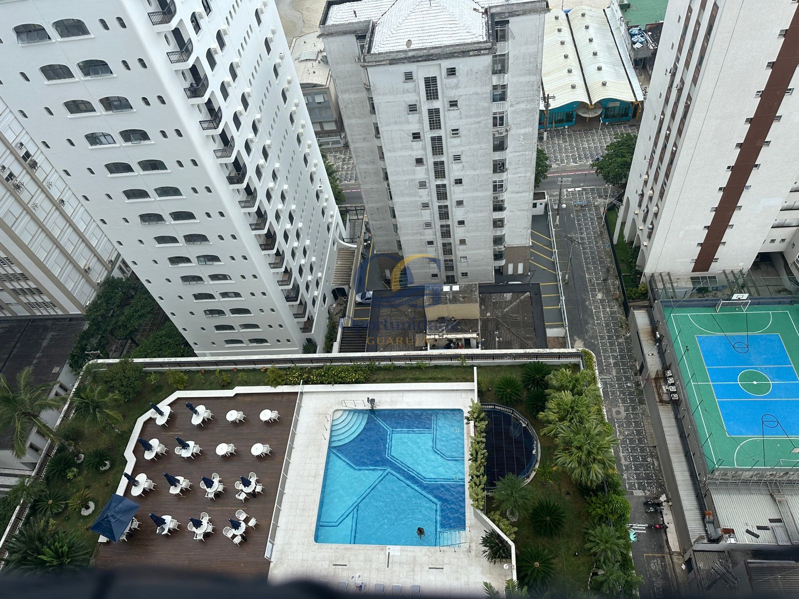 Apartamento na Praia das Pitangueiras, Guarujá - SP