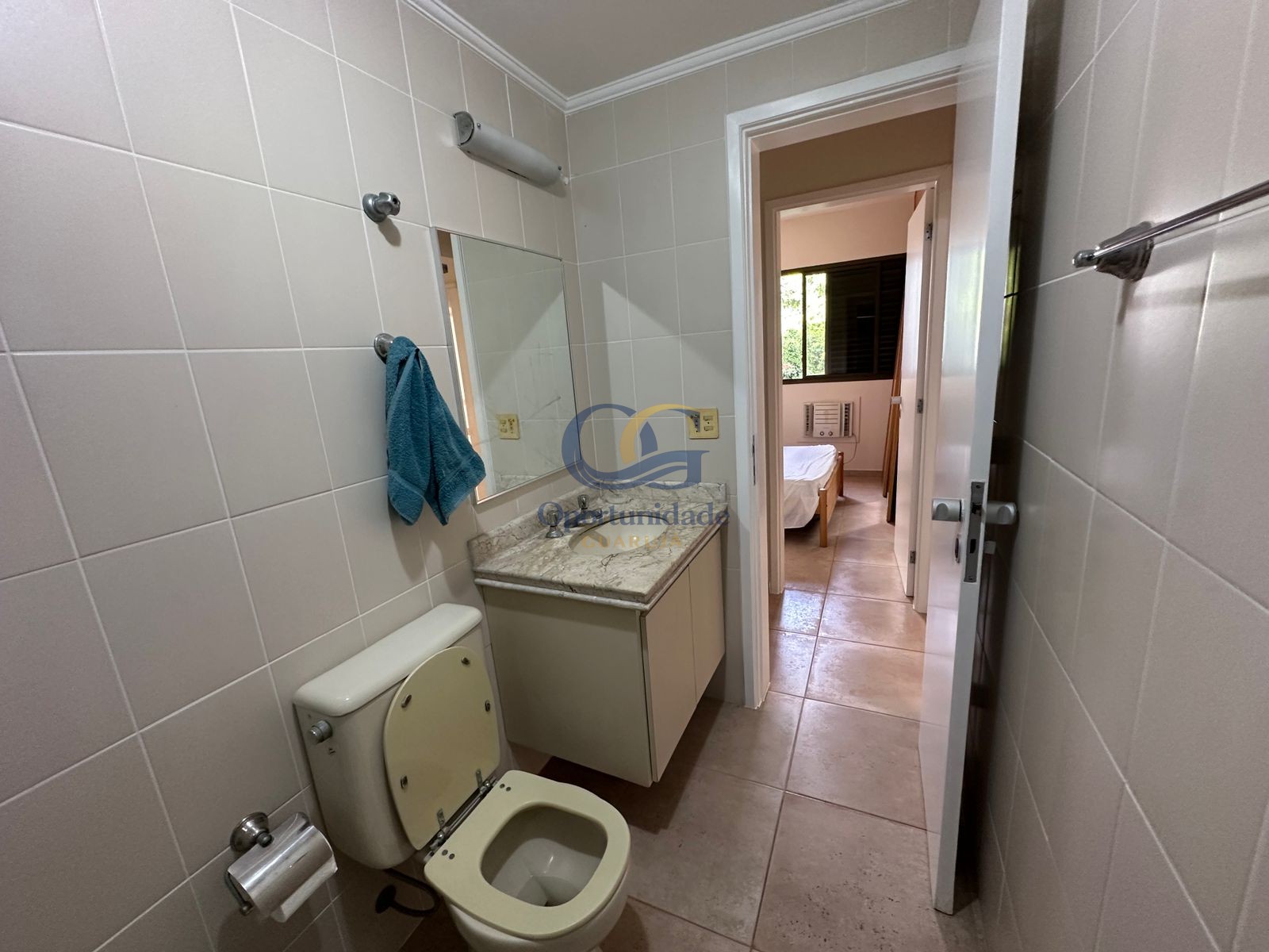Apartamento na Praia das Pitangueiras, Guarujá - SP