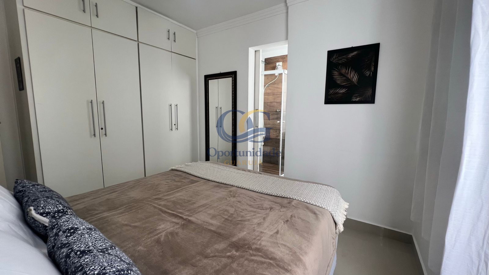 Apartamento na Praia das Pitangueiras, Guarujá - SP