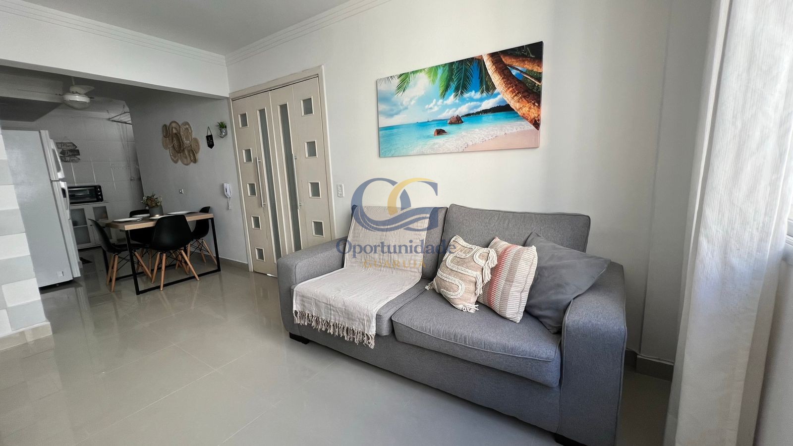 Apartamento na Praia das Pitangueiras, Guarujá - SP