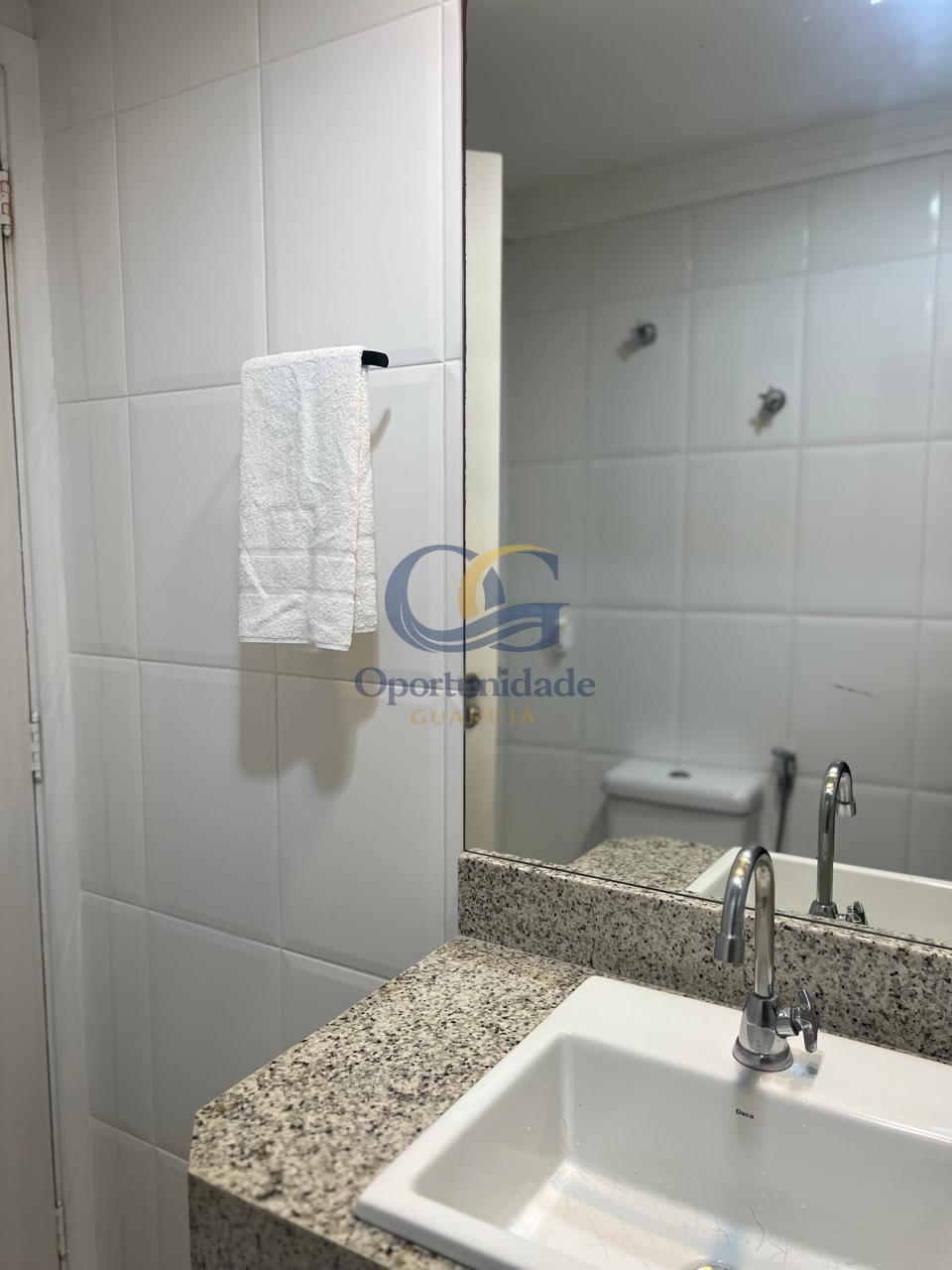 Apartamento na Praia das Pitangueiras, Guarujá - SP