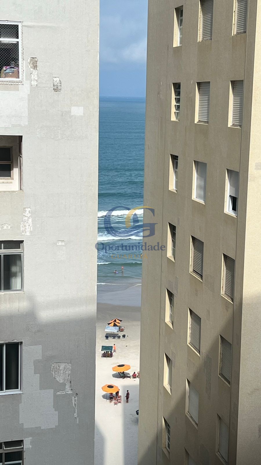 Apartamento na Praia das Pitangueiras, Guarujá - SP