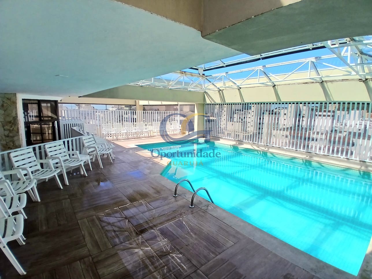 Apartamento na Praia das Pitangueiras, Guarujá - SP