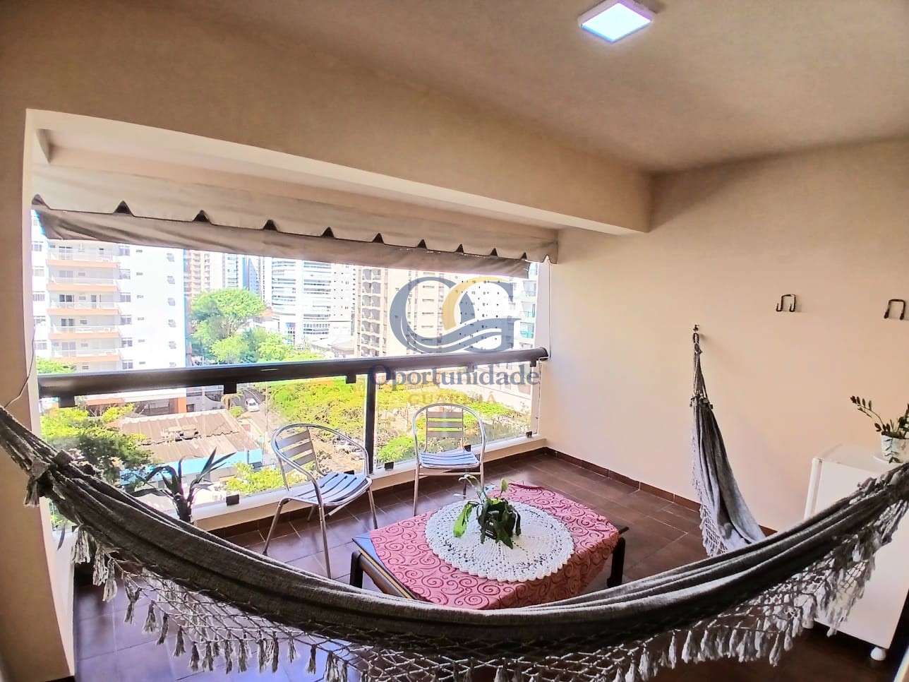 Apartamento na Praia das Pitangueiras, Guarujá - SP