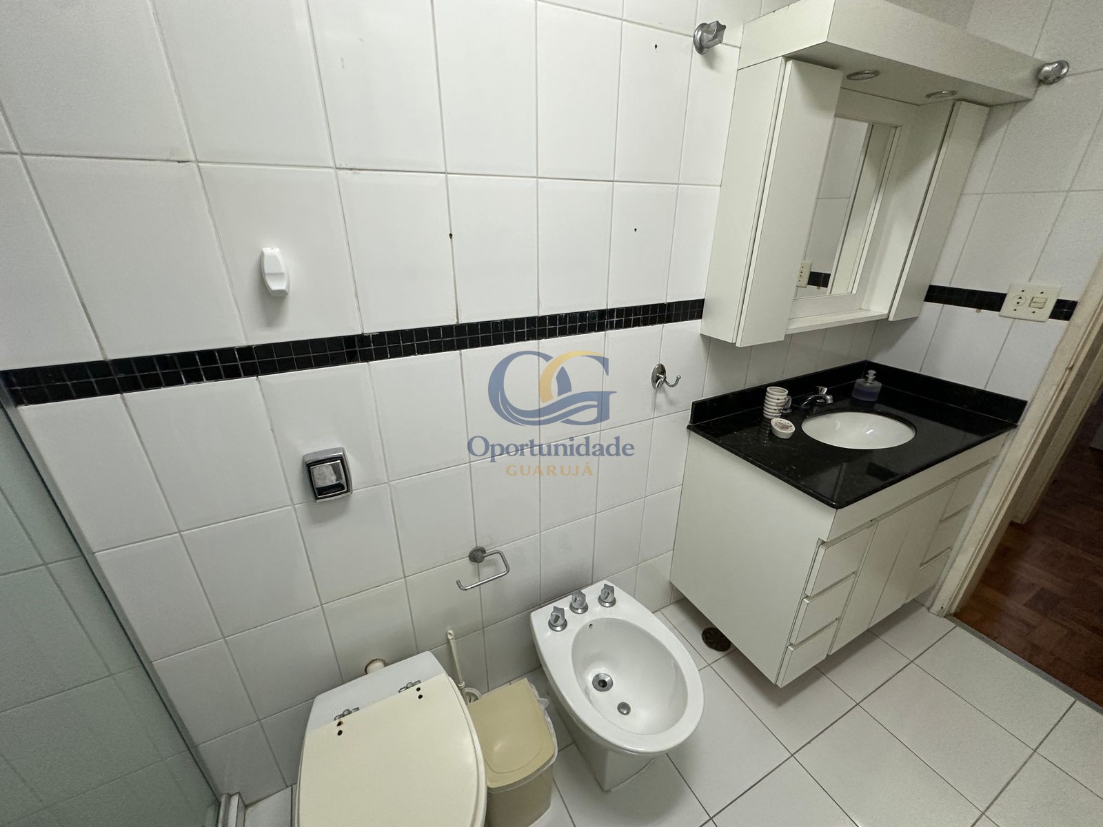 Apartamento na Praia das Pitangueiras, Guarujá - SP