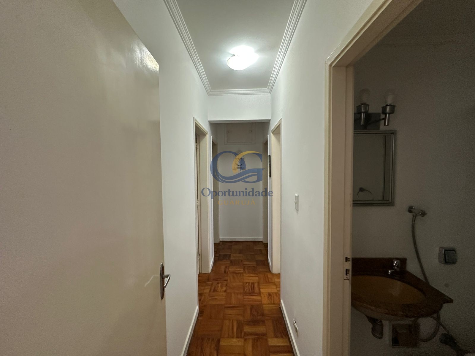 Apartamento na Praia das Pitangueiras, Guarujá - SP