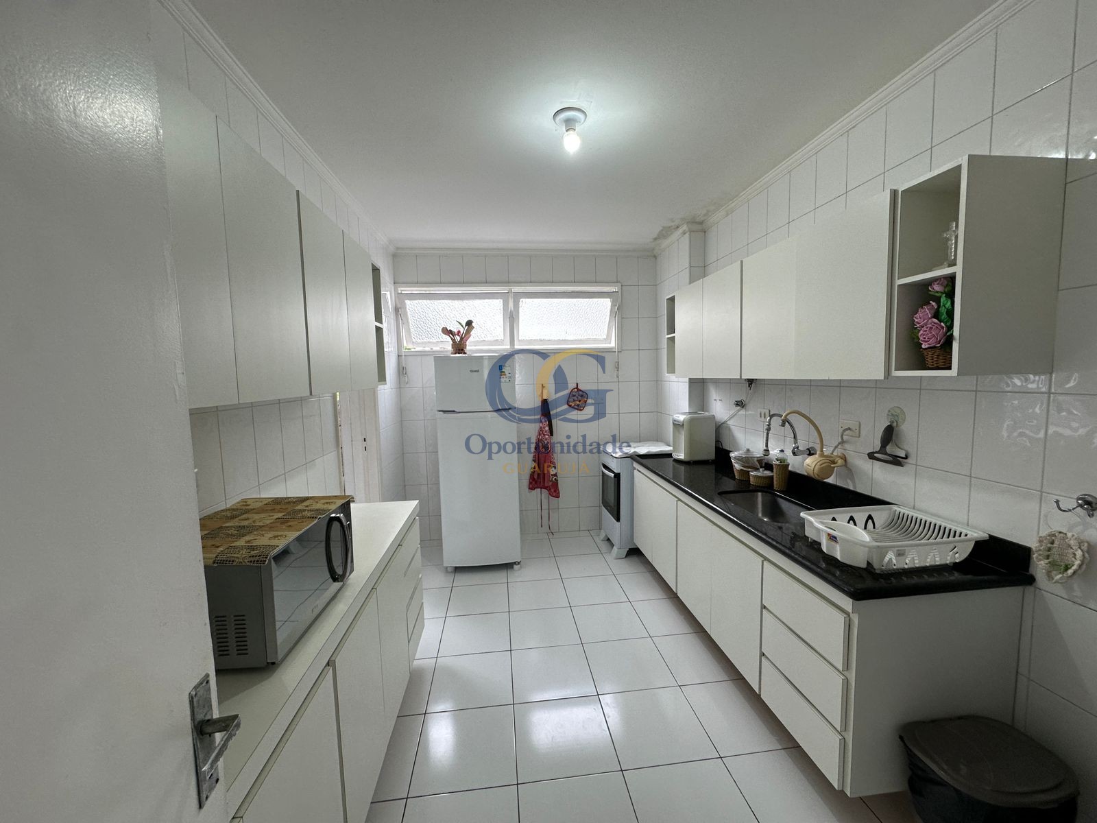 Apartamento na Praia das Pitangueiras, Guarujá - SP