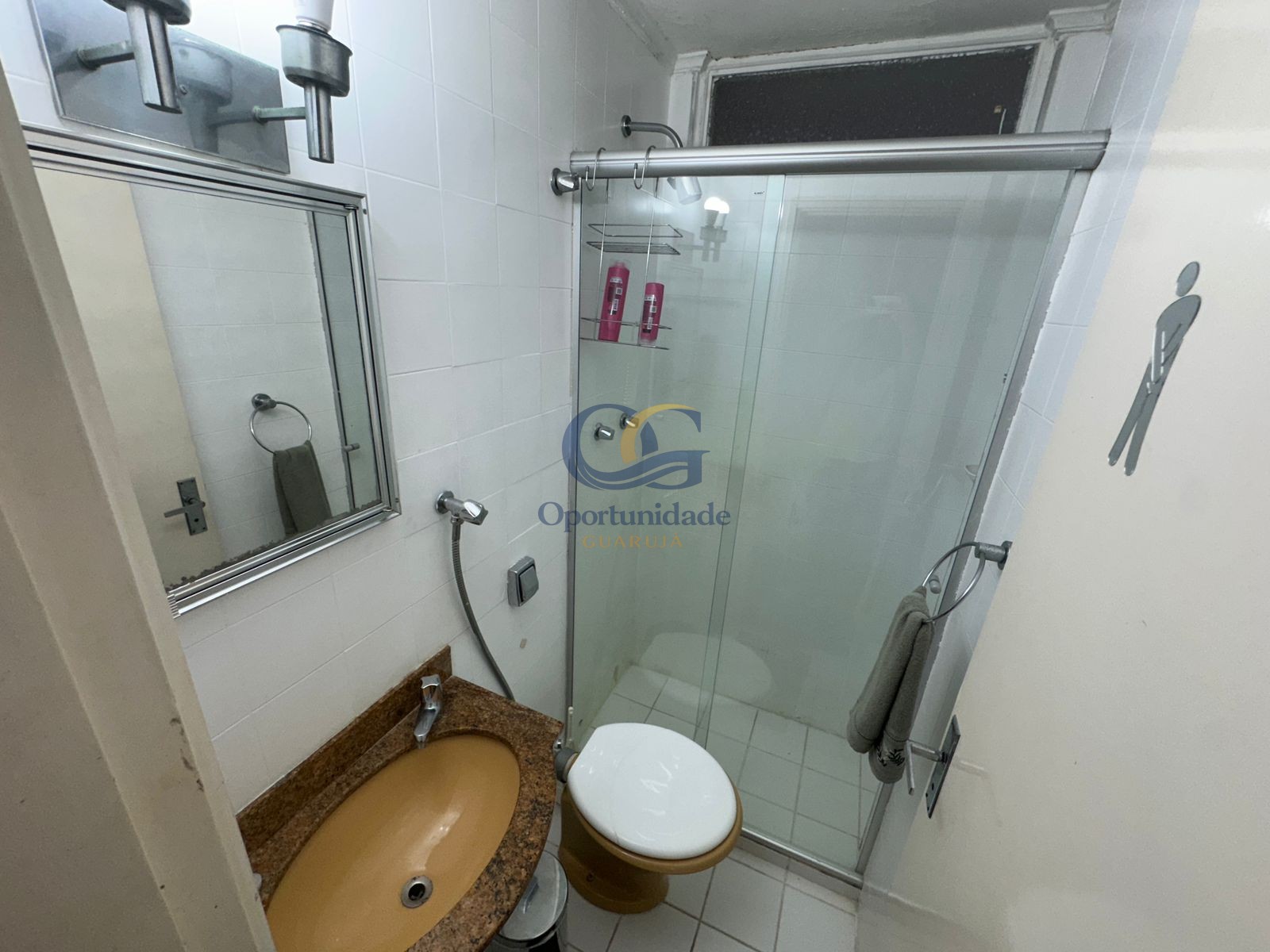 Apartamento na Praia das Pitangueiras, Guarujá - SP