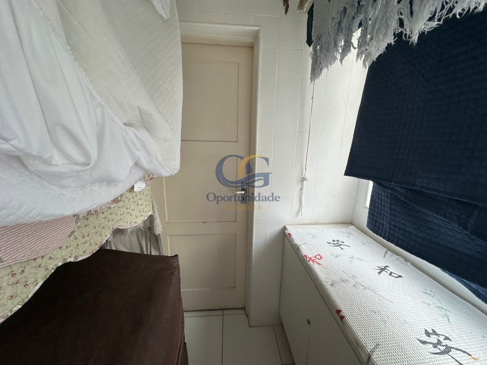 Apartamento na Praia das Pitangueiras, Guarujá - SP