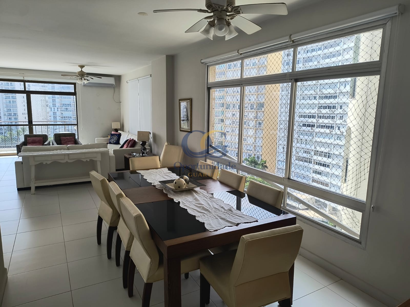 Apartamento na Praia das Pitangueiras, Guarujá - SP