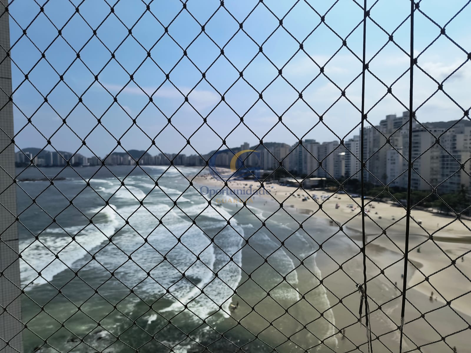 Apartamento na Praia das Pitangueiras, Guarujá - SP