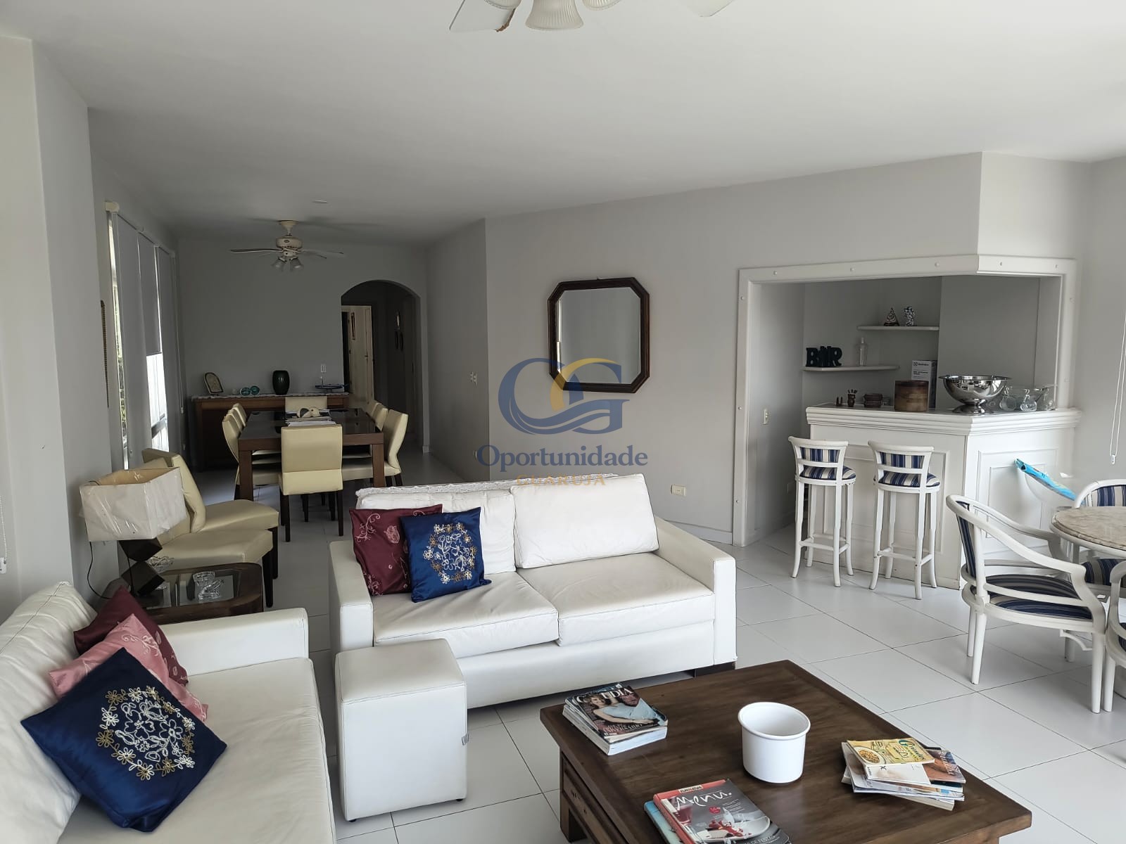 Apartamento na Praia das Pitangueiras, Guarujá - SP