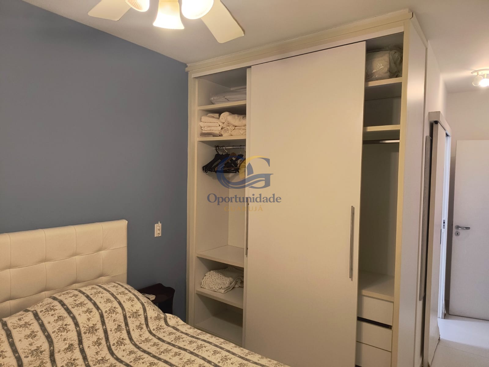 Apartamento na Praia das Pitangueiras, Guarujá - SP