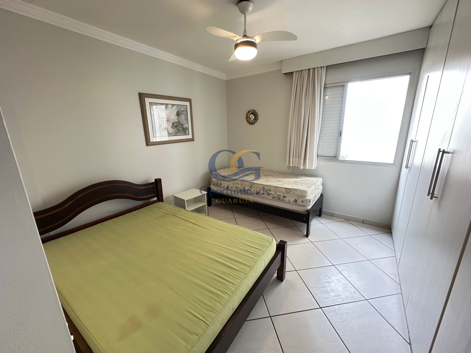 Apartamento na Praia das Pitangueiras, Guarujá - SP