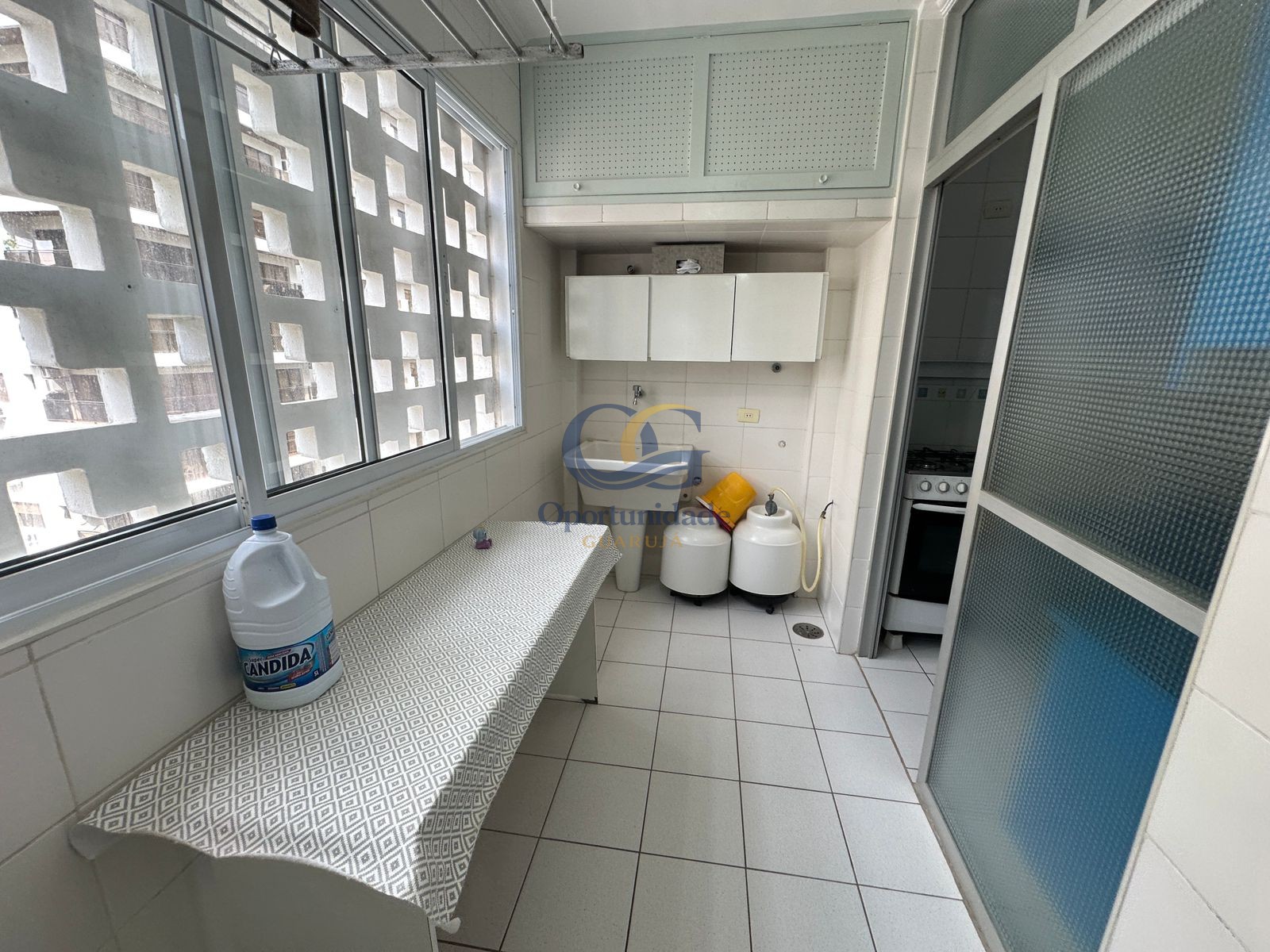 Apartamento na Praia das Pitangueiras, Guarujá - SP