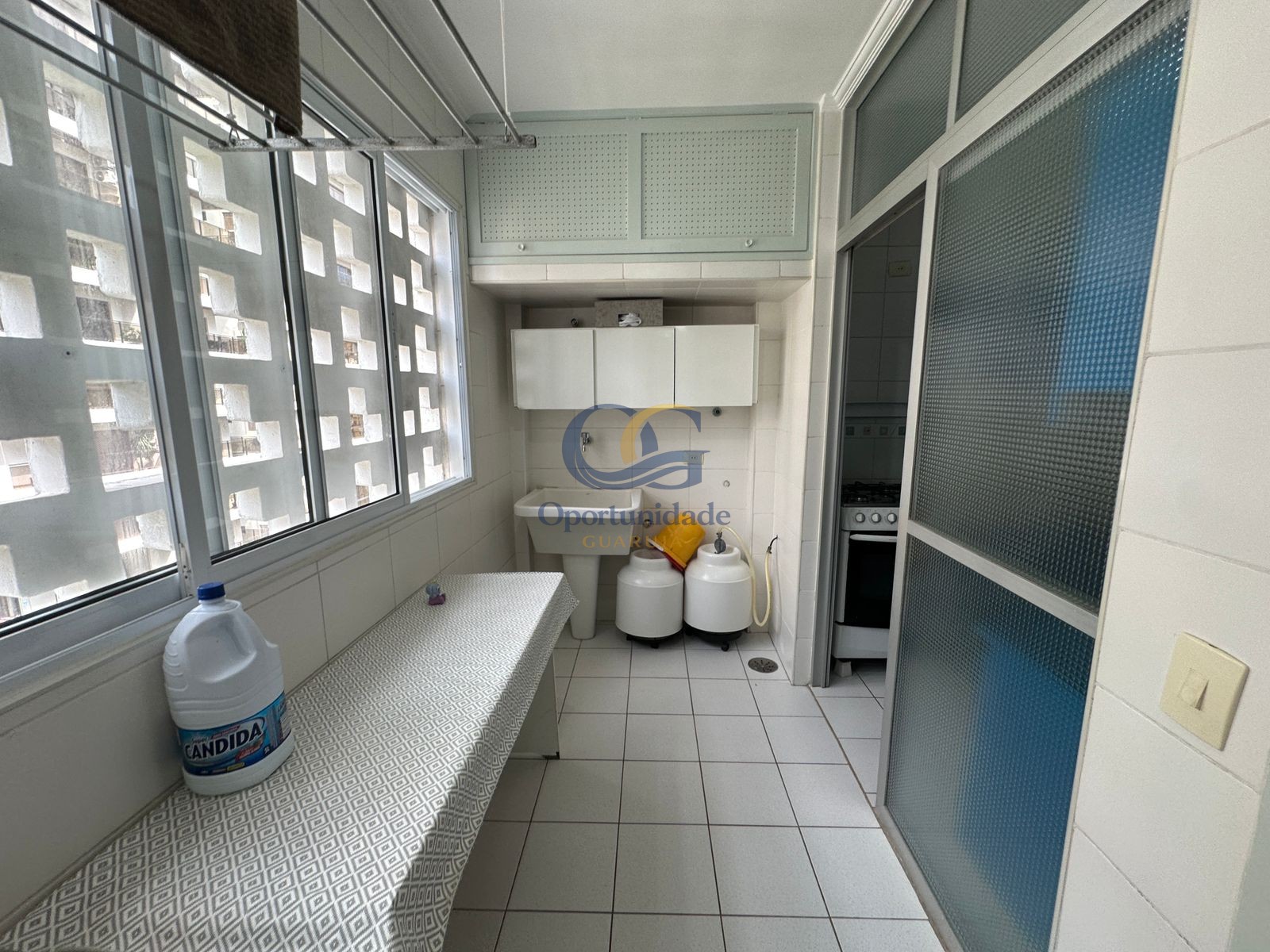 Apartamento na Praia das Pitangueiras, Guarujá - SP