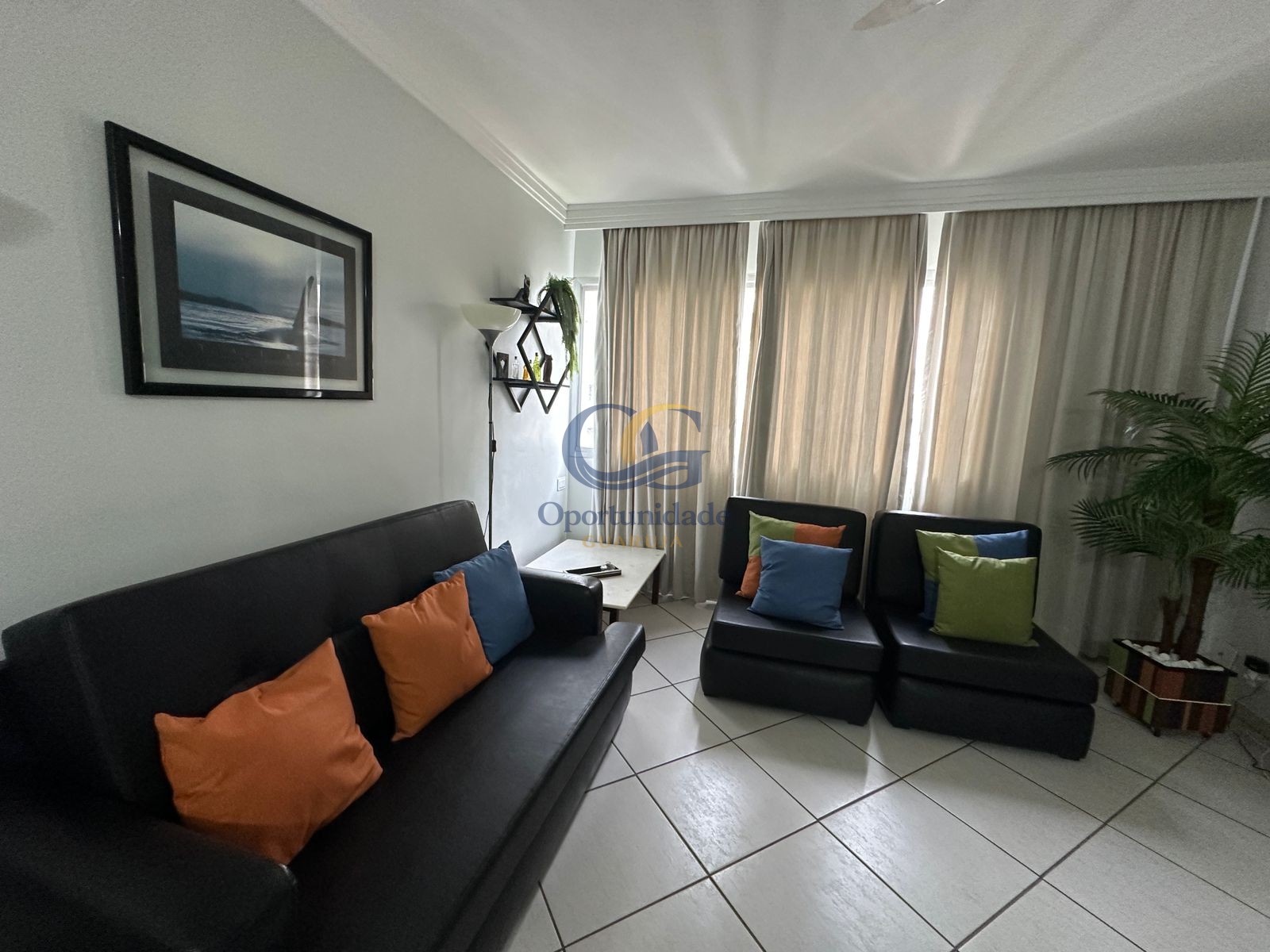 Apartamento na Praia das Pitangueiras, Guarujá - SP
