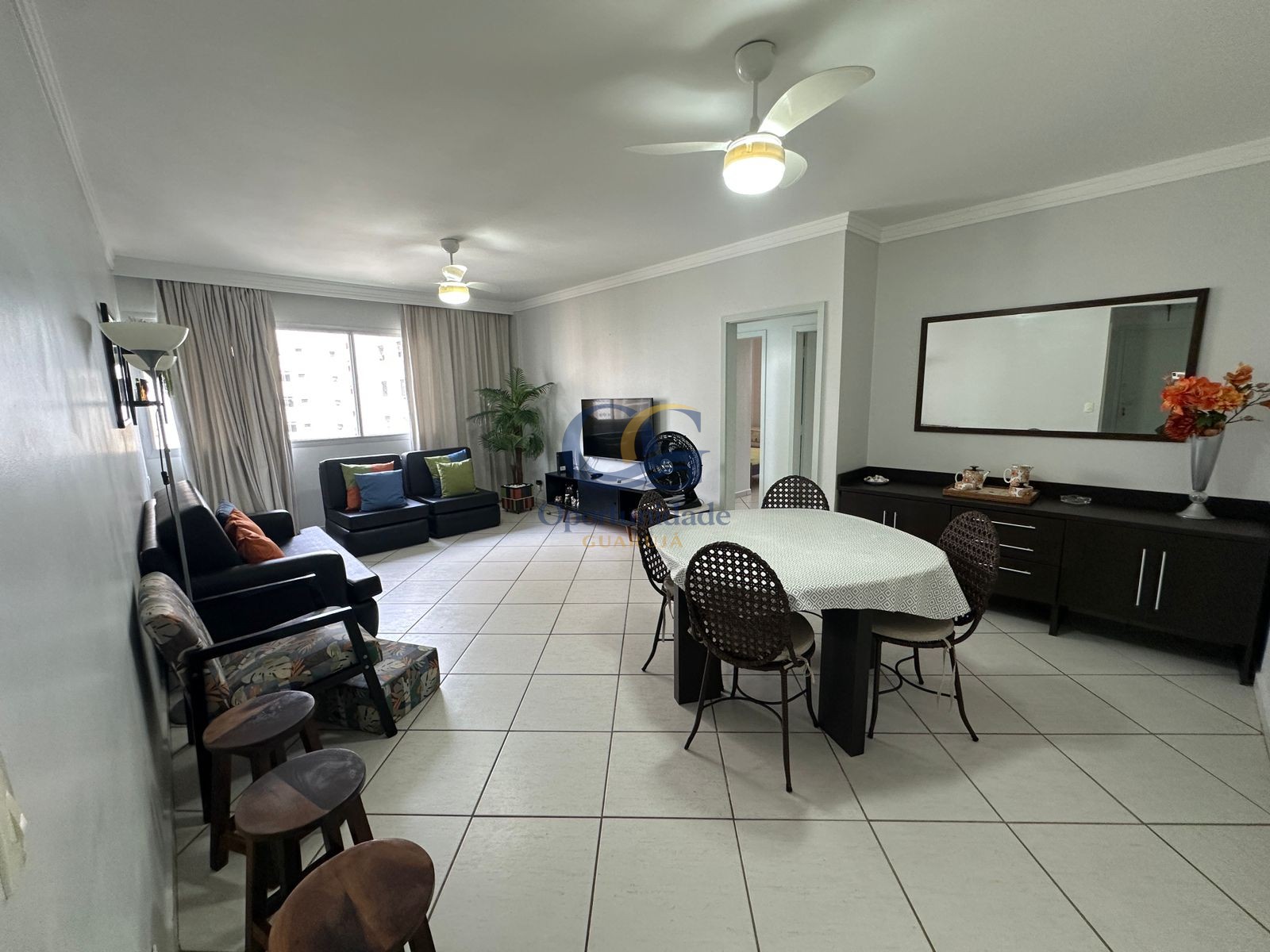Apartamento na Praia das Pitangueiras, Guarujá - SP