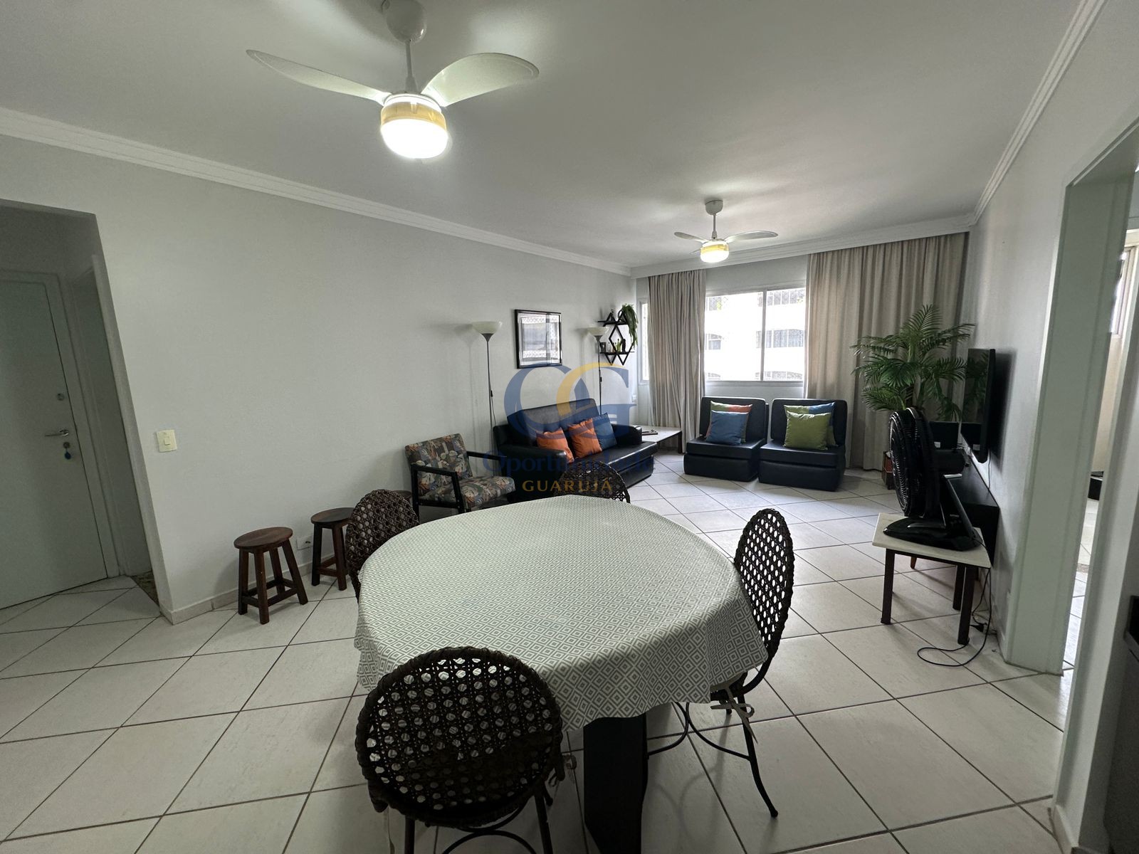 Apartamento na Praia das Pitangueiras, Guarujá - SP