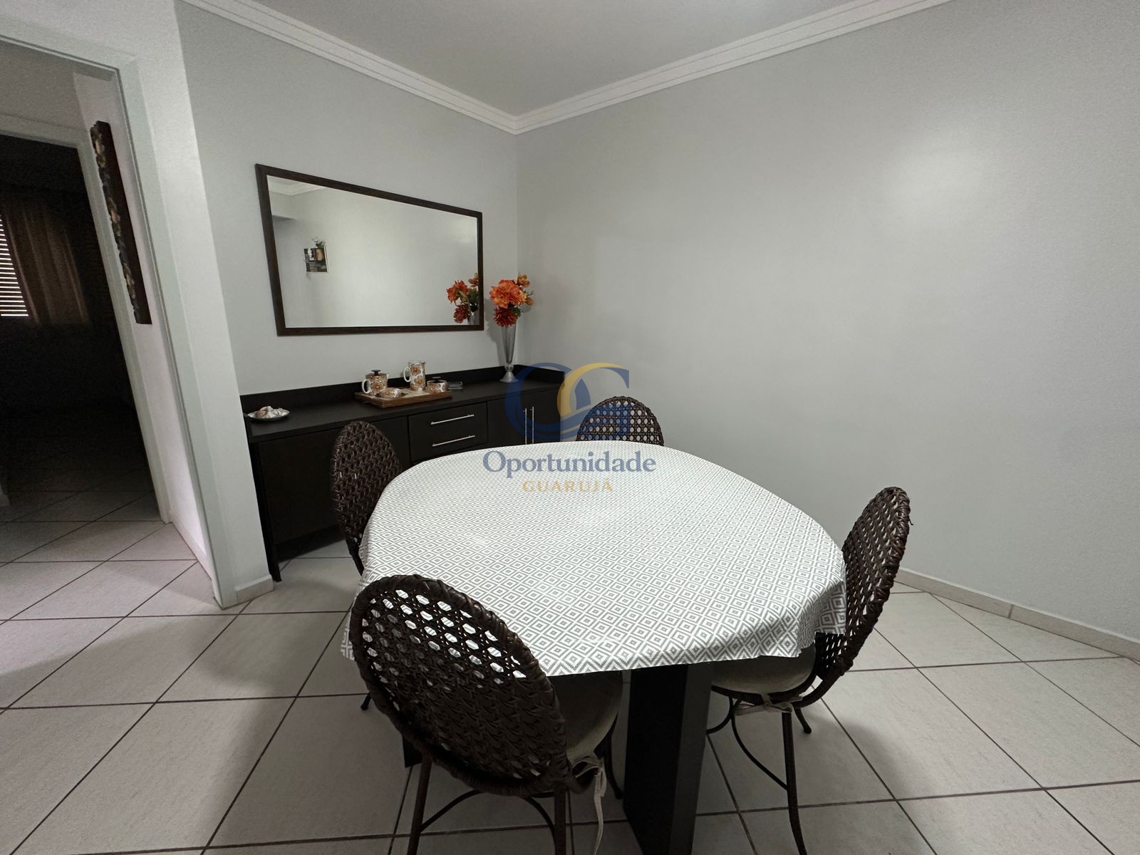 Apartamento na Praia das Pitangueiras, Guarujá - SP